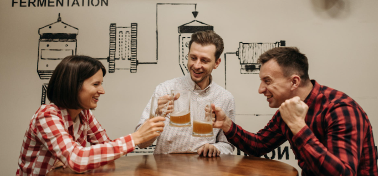 Bier en gezelligheid / Foto: Pexels.com Bier en gezelligheid